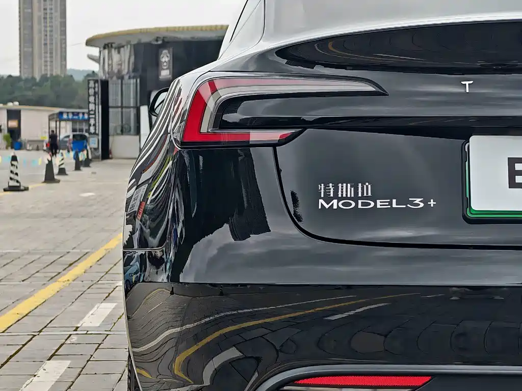 Tesla Model 3 — миниатюра 11