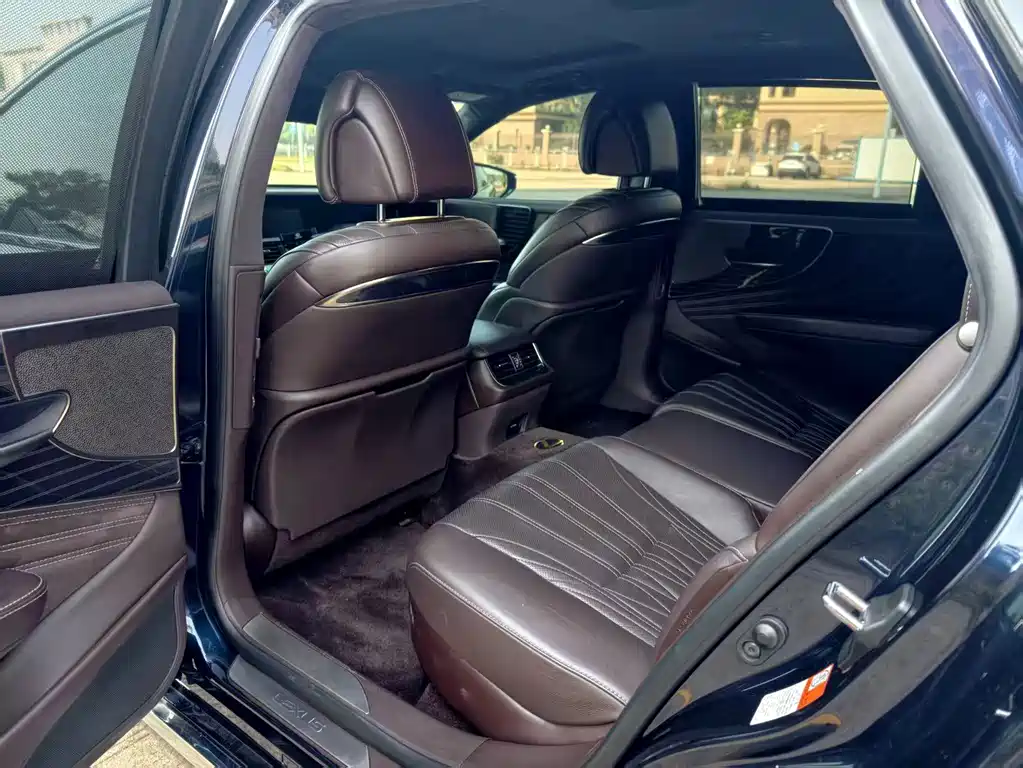 Lexus LS — миниатюра 5