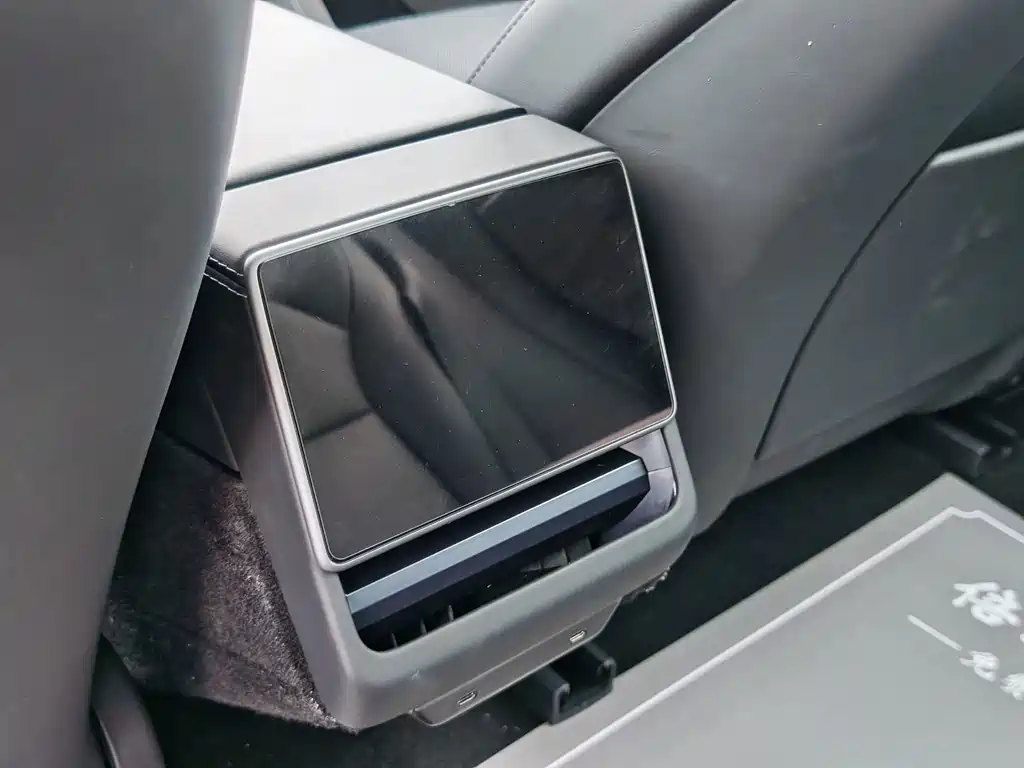 Tesla Model 3 — миниатюра 16