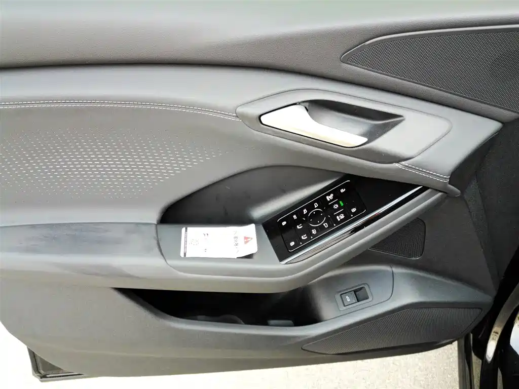 Audi Q6L e-tron — миниатюра 8