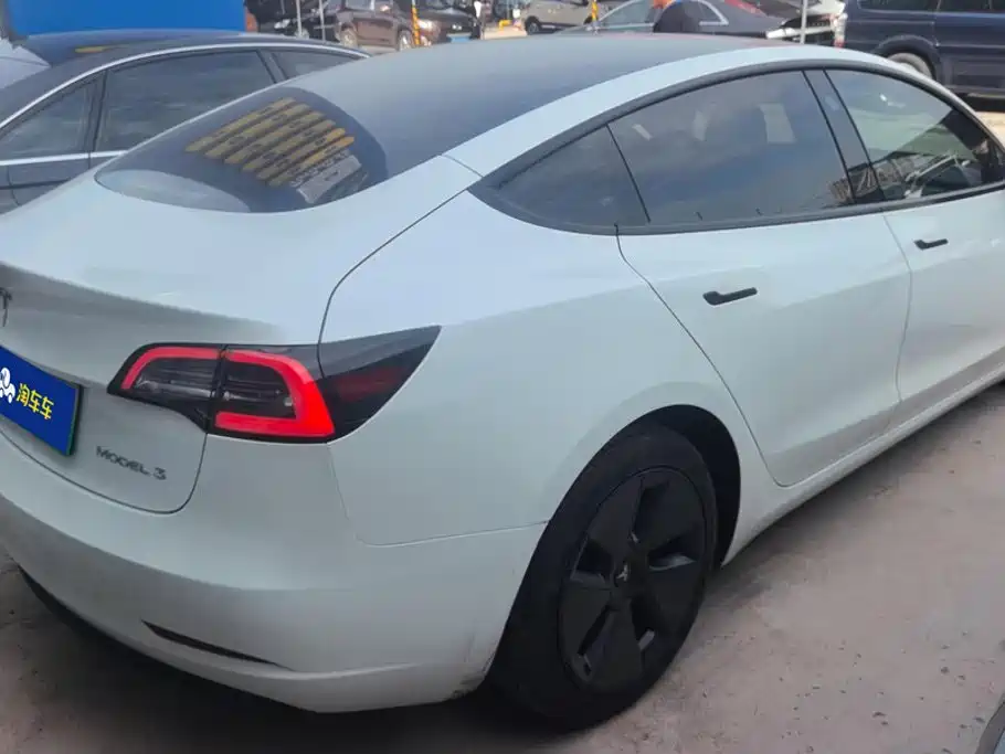 Tesla Model 3 — миниатюра 3