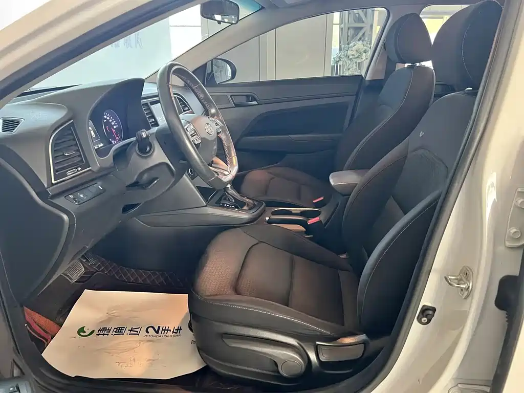 Hyundai Elantra — миниатюра 9