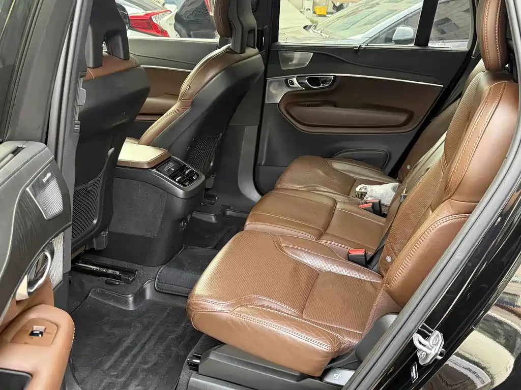 Volvo XC90 — миниатюра 9