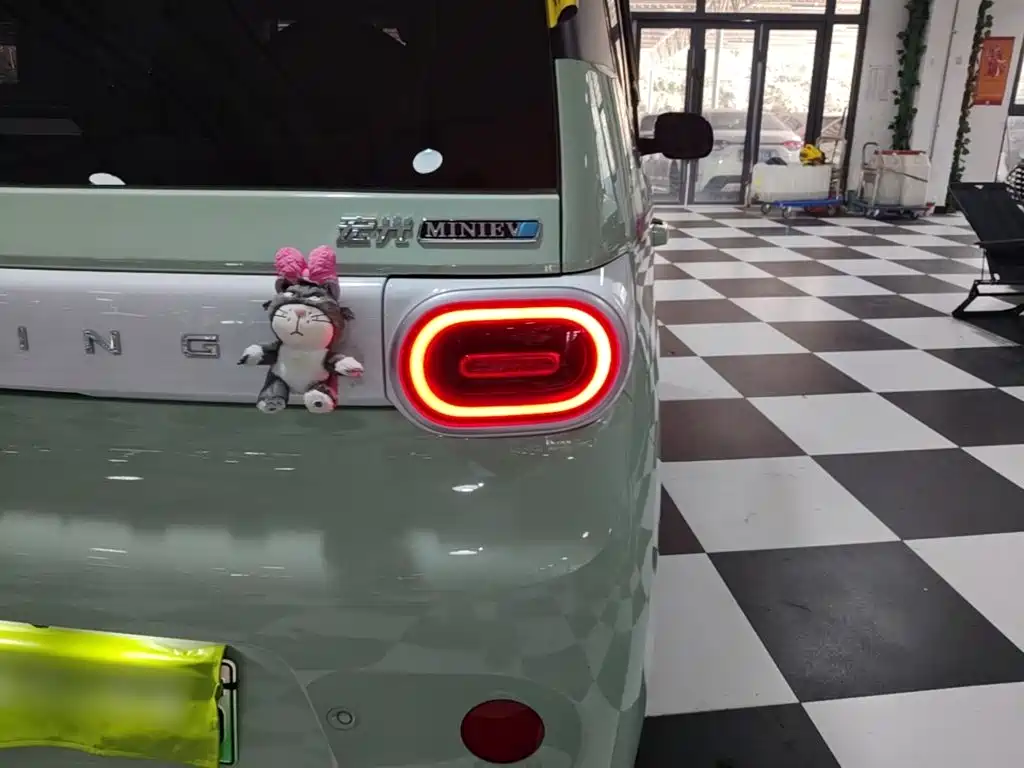 Wuling MINIEV — миниатюра 8