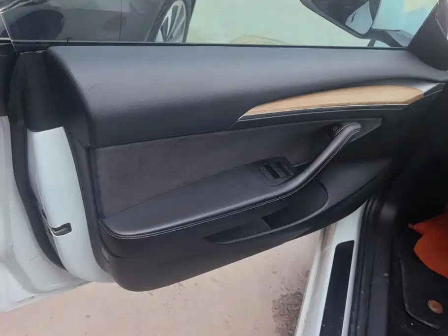 Tesla Model 3 — миниатюра 7