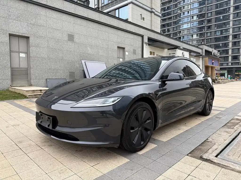 Tesla Model 3 2024