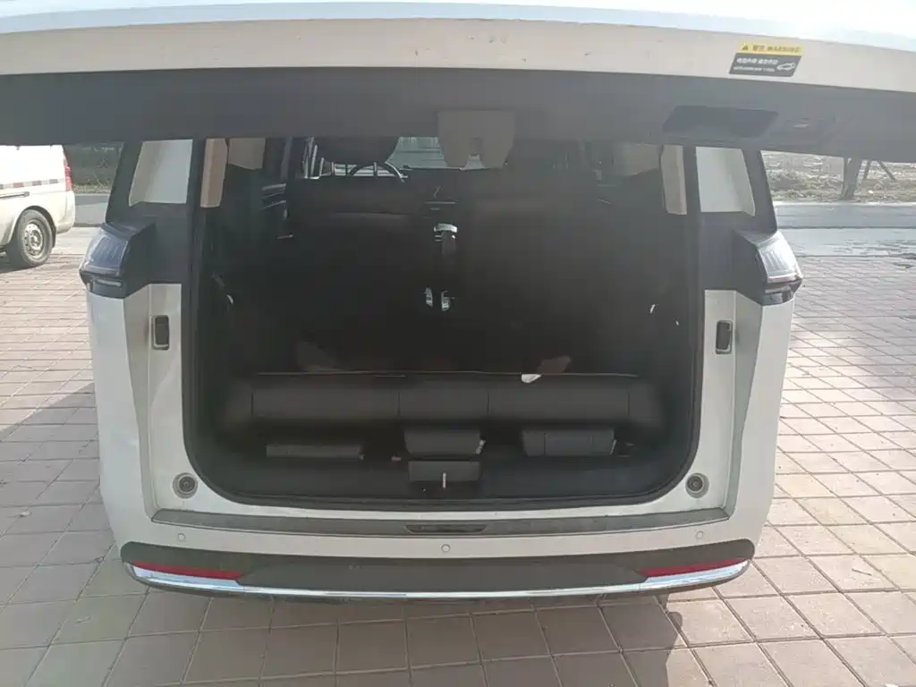 GAC Motor Trumpchi E8 PHEV — миниатюра 19