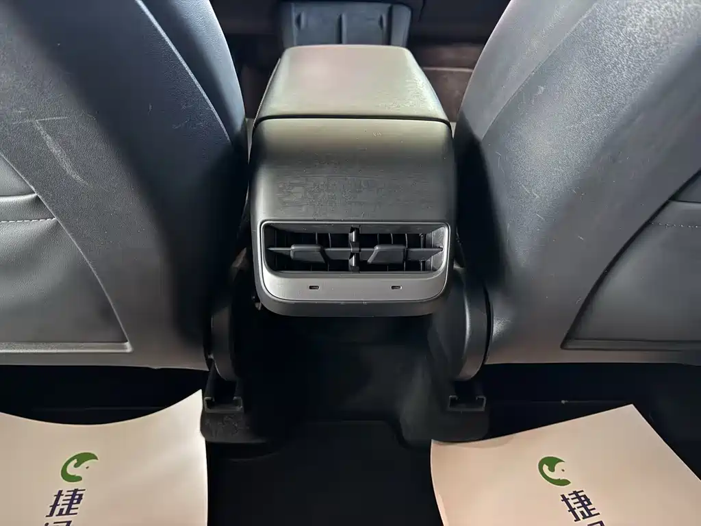 Tesla Model Y — миниатюра 23