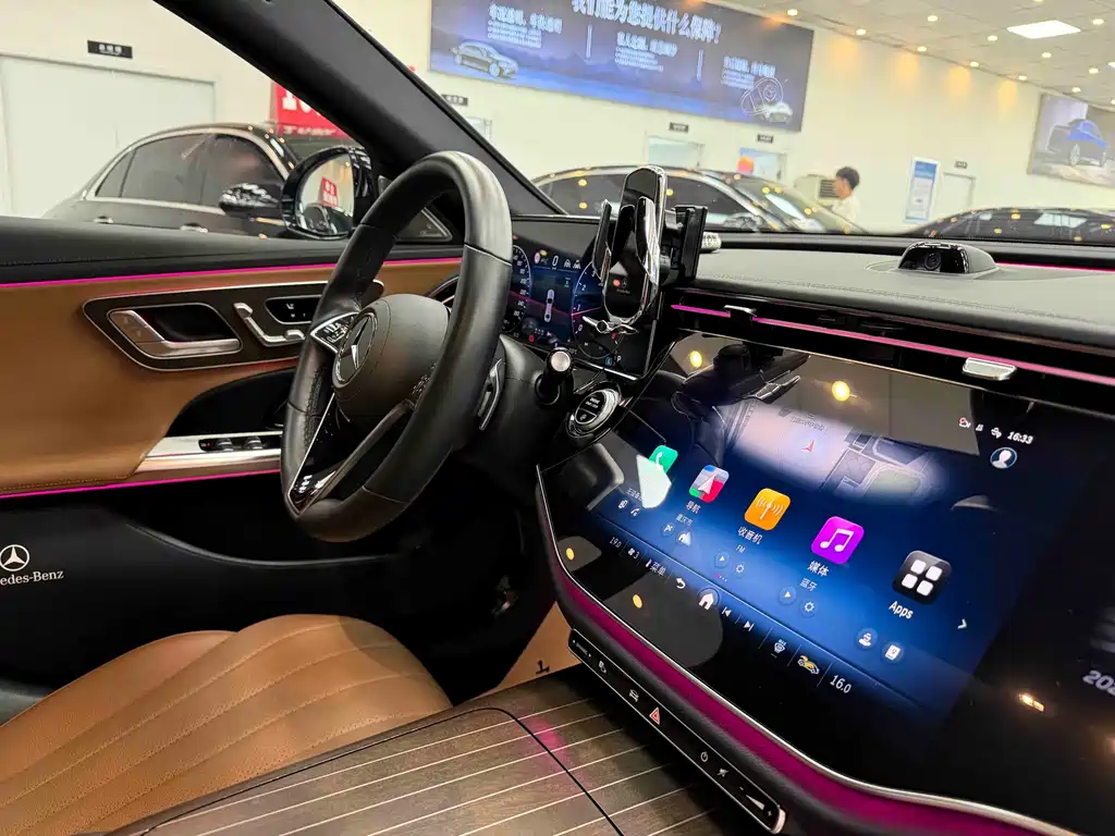 Mercedes-Benz E-Class — миниатюра 17