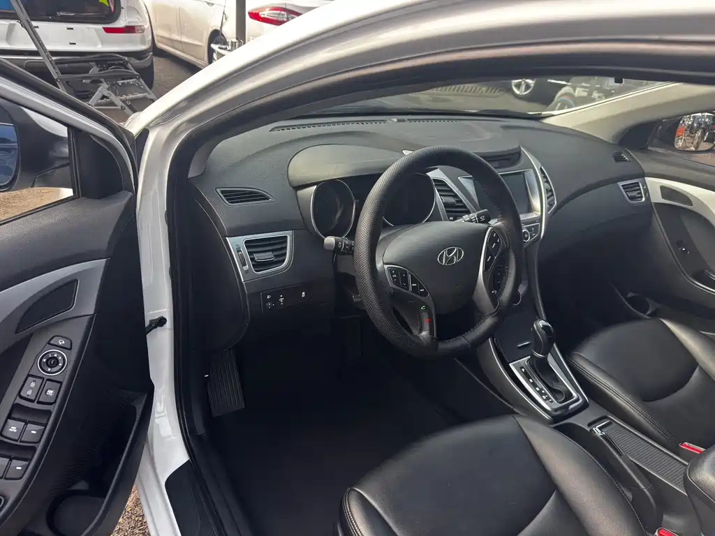 Hyundai Elantra Langdong — миниатюра 7