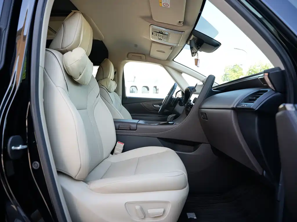 Toyota Alphard — миниатюра 7