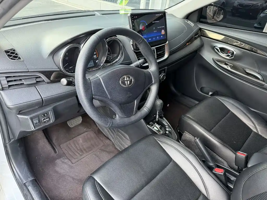 Toyota Yaris L — миниатюра 5