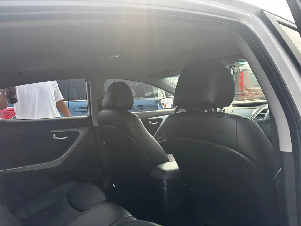 Hyundai Elantra Langdong — миниатюра 6