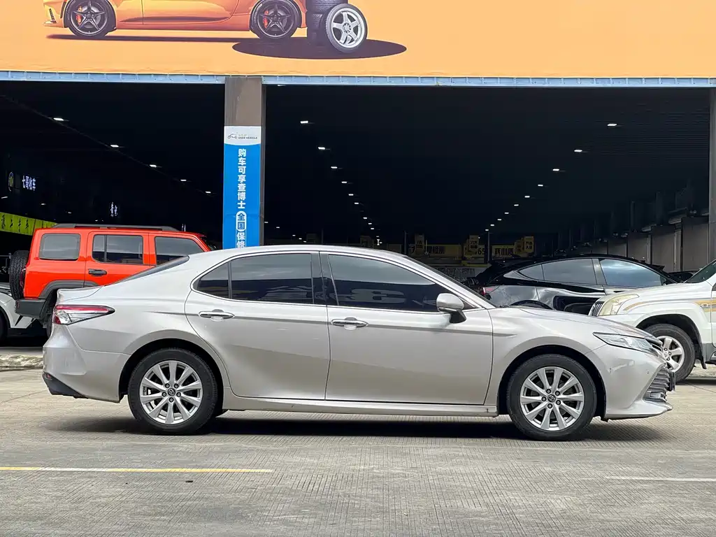 Toyota Camry — миниатюра 18