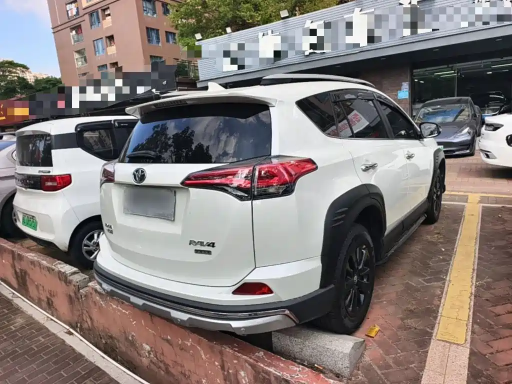 Toyota RAV4 — миниатюра 7