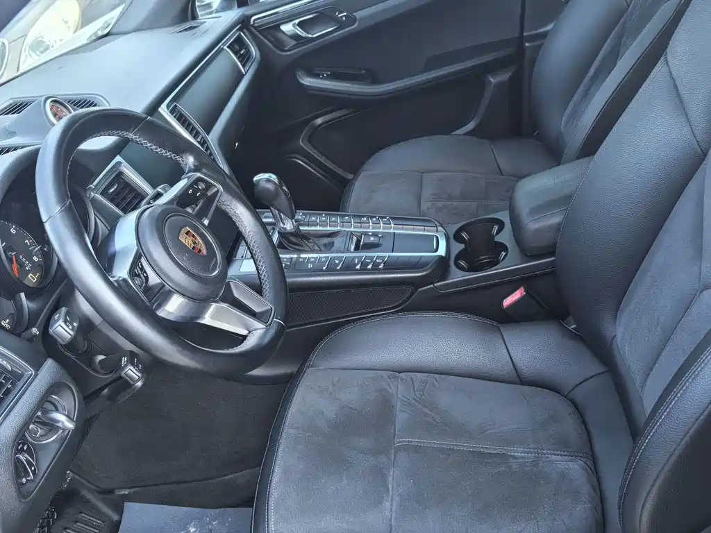 Porsche Macan — миниатюра 3