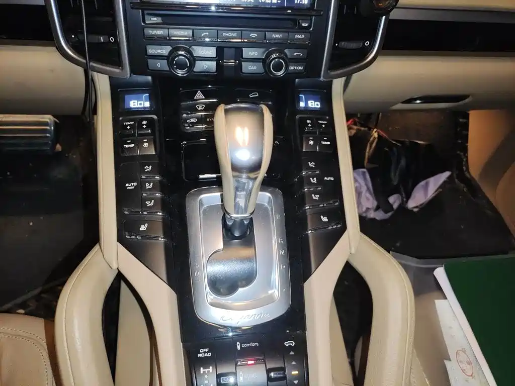 Porsche Cayenne — миниатюра 15