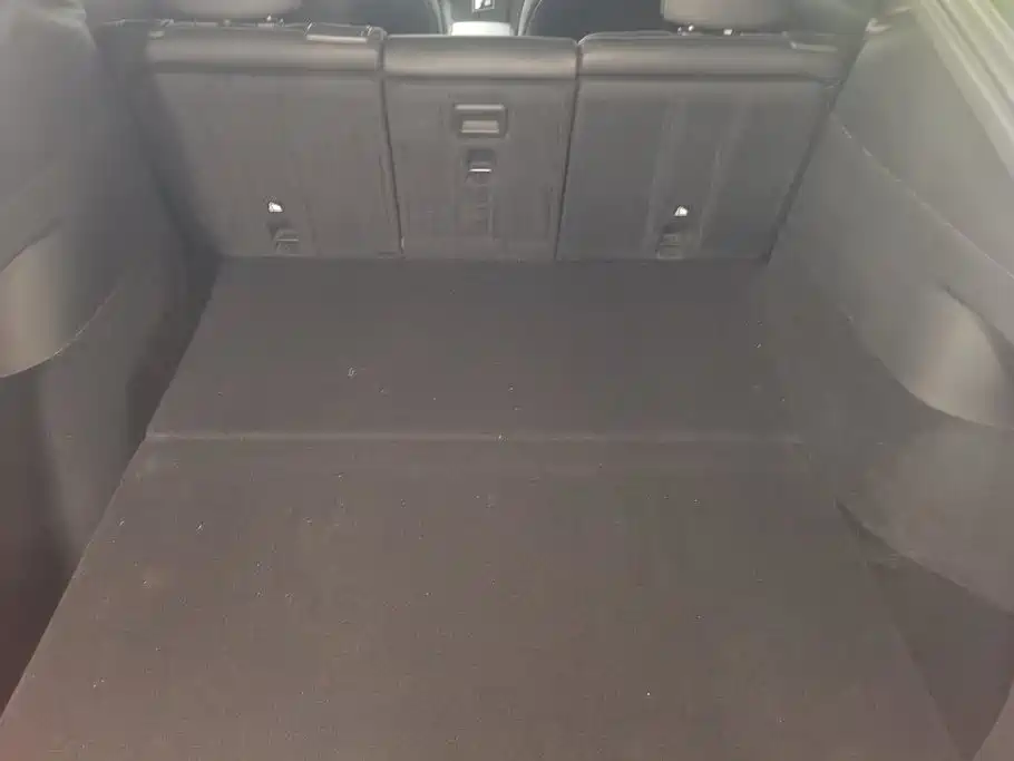 Tesla Model Y — миниатюра 4