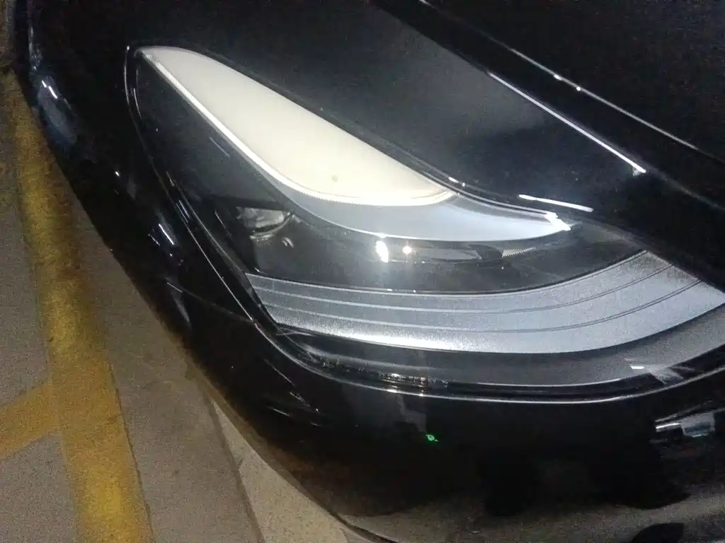 Tesla Model Y — миниатюра 7