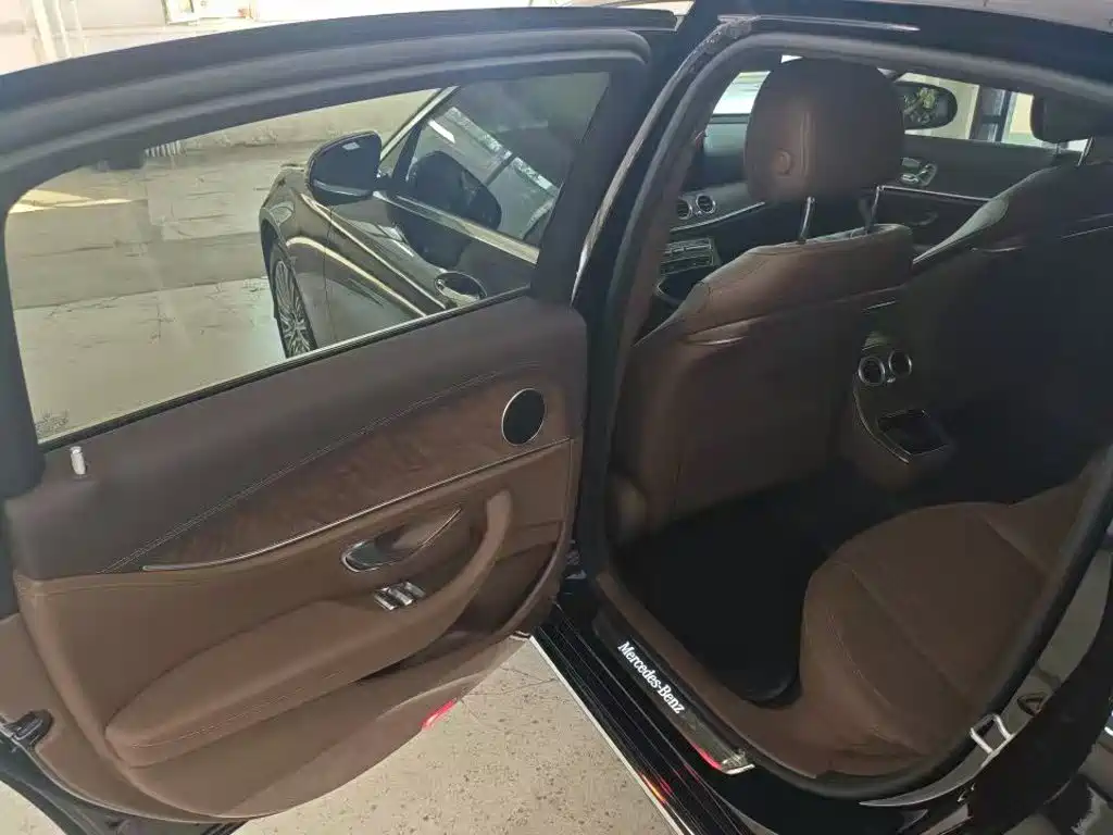 Mercedes-Benz E-Class — миниатюра 7