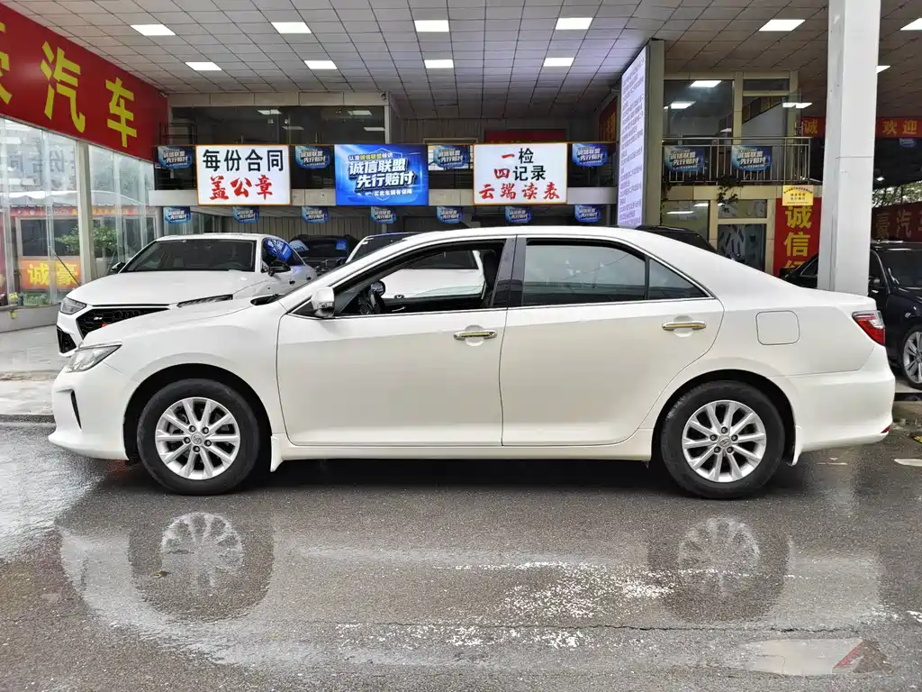 Toyota Camry — миниатюра 10