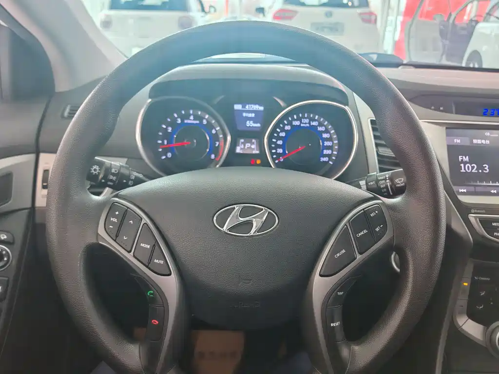 Hyundai Elantra 2016 1.6L AT Luxury