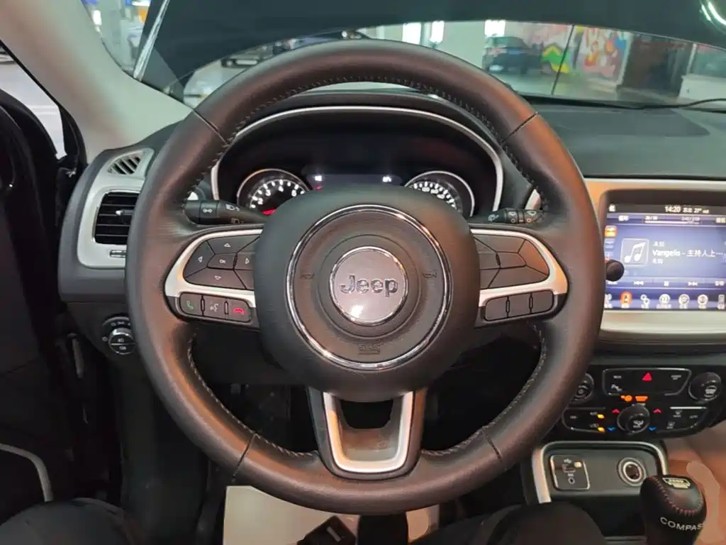 Jeep Compass — миниатюра 11