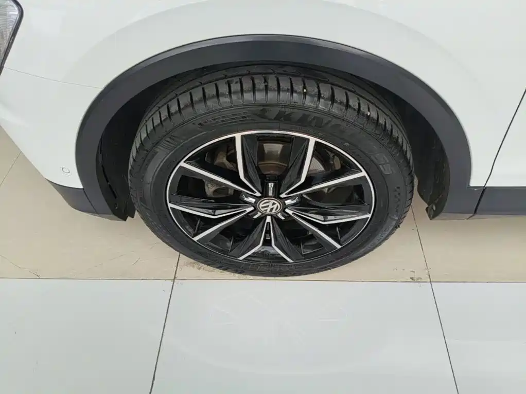 Volkswagen Tiguan L — миниатюра 23