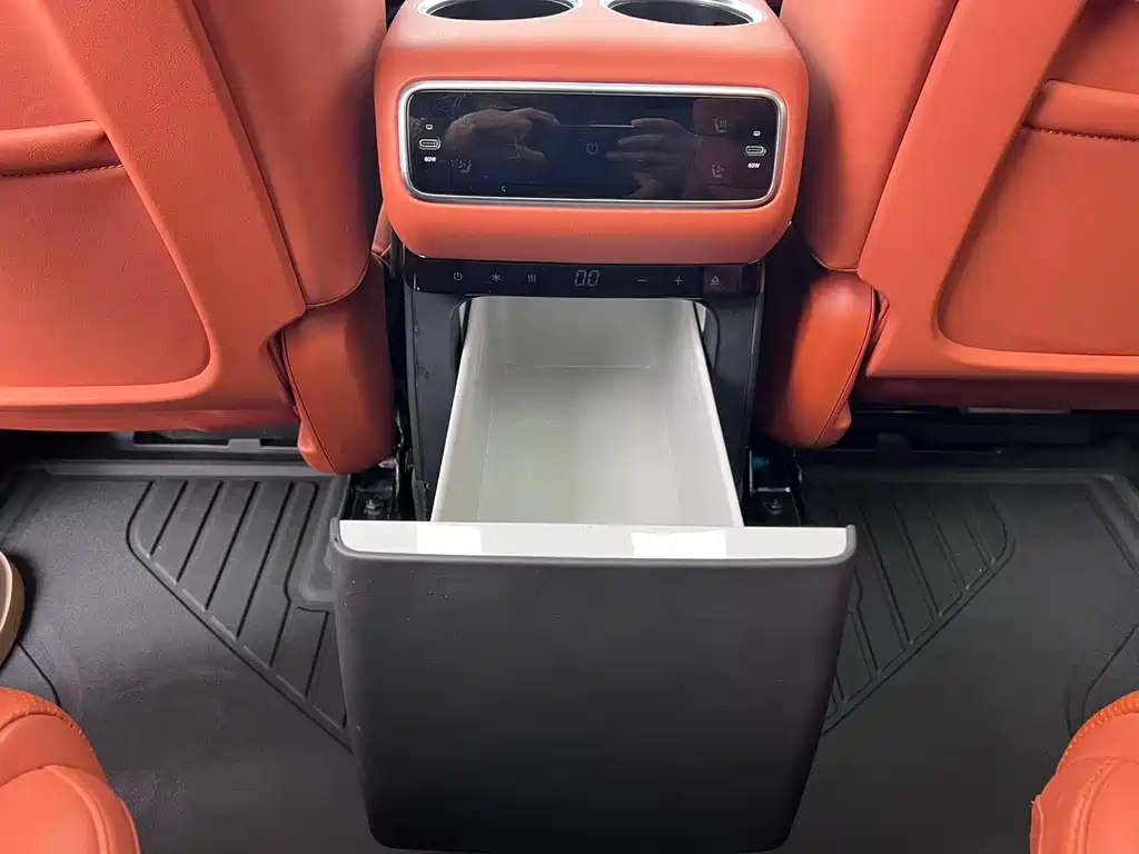 Li Auto Li L8 — миниатюра 10
