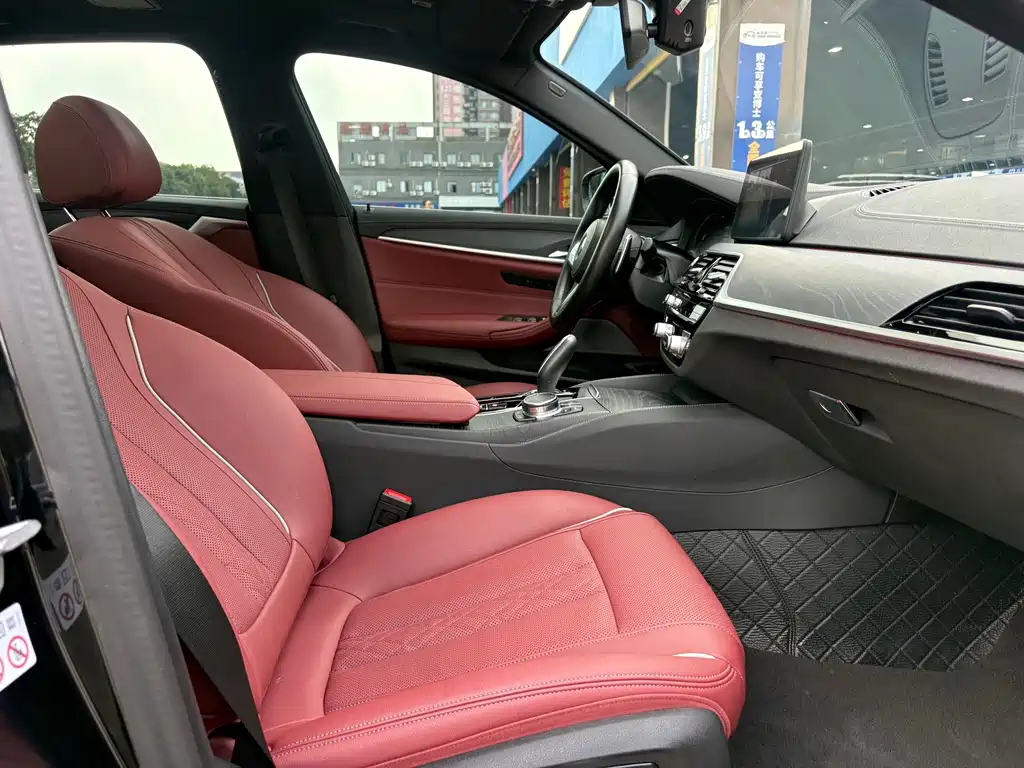 BMW 5 Series — миниатюра 12