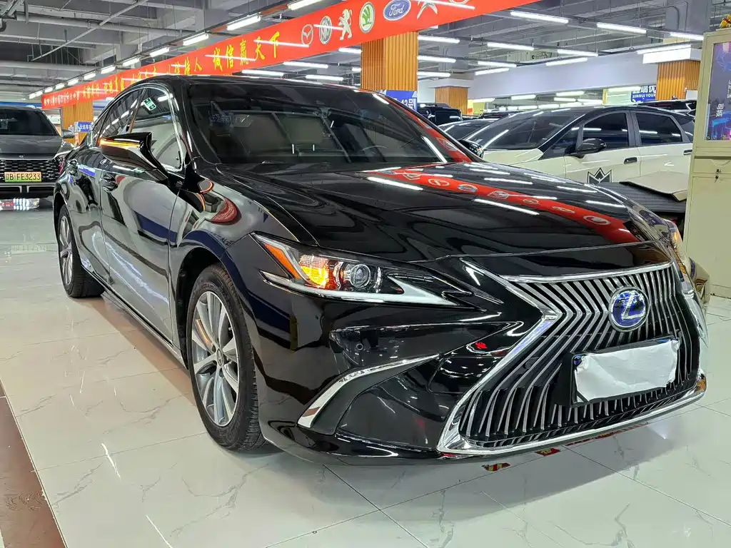 Lexus ES 2018 300h V