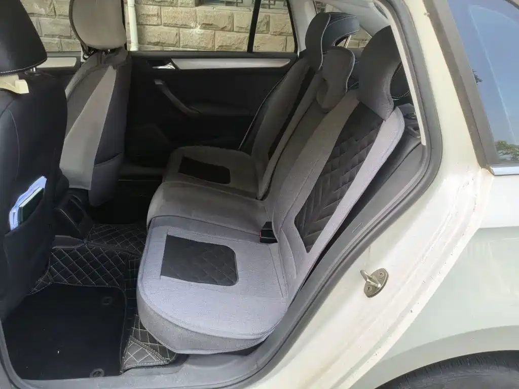 Skoda Rapid Spaceback — миниатюра 15