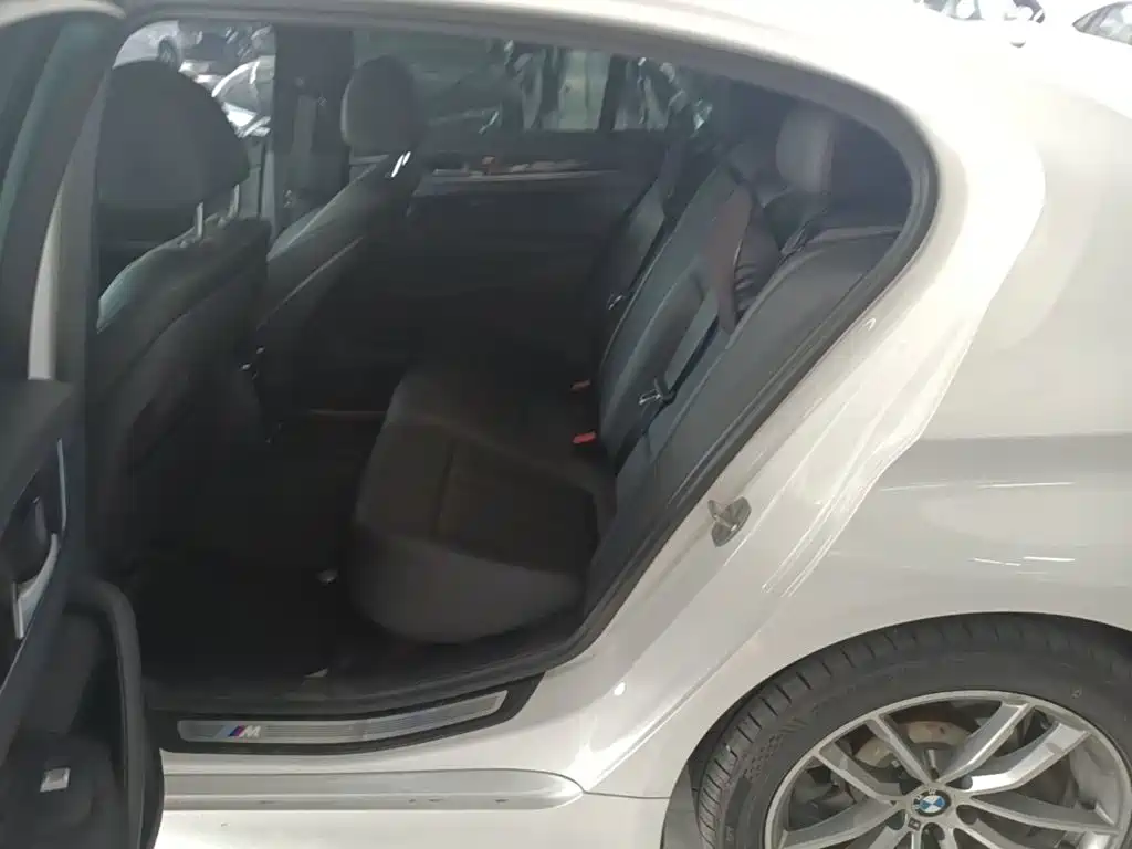 BMW 5 Series — миниатюра 17