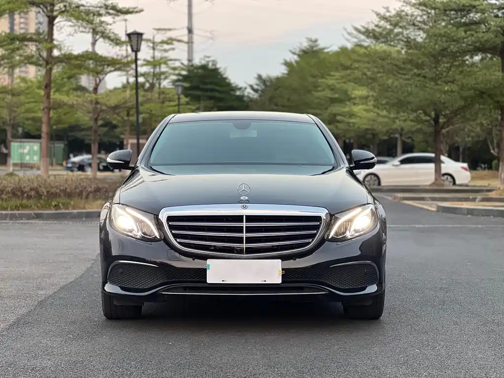 Mercedes-Benz E-Class — миниатюра 2