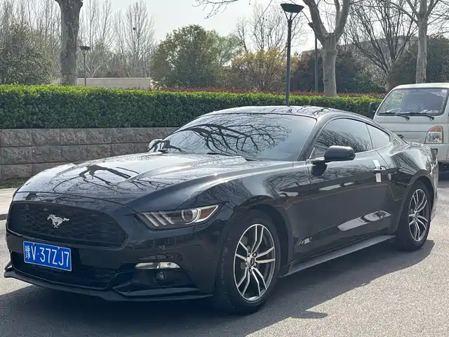 FORD MUSTANG