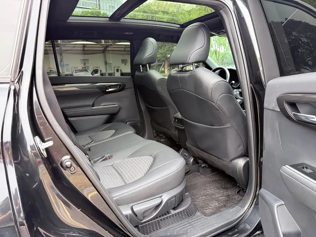 Toyota Crown Kluger — миниатюра 11