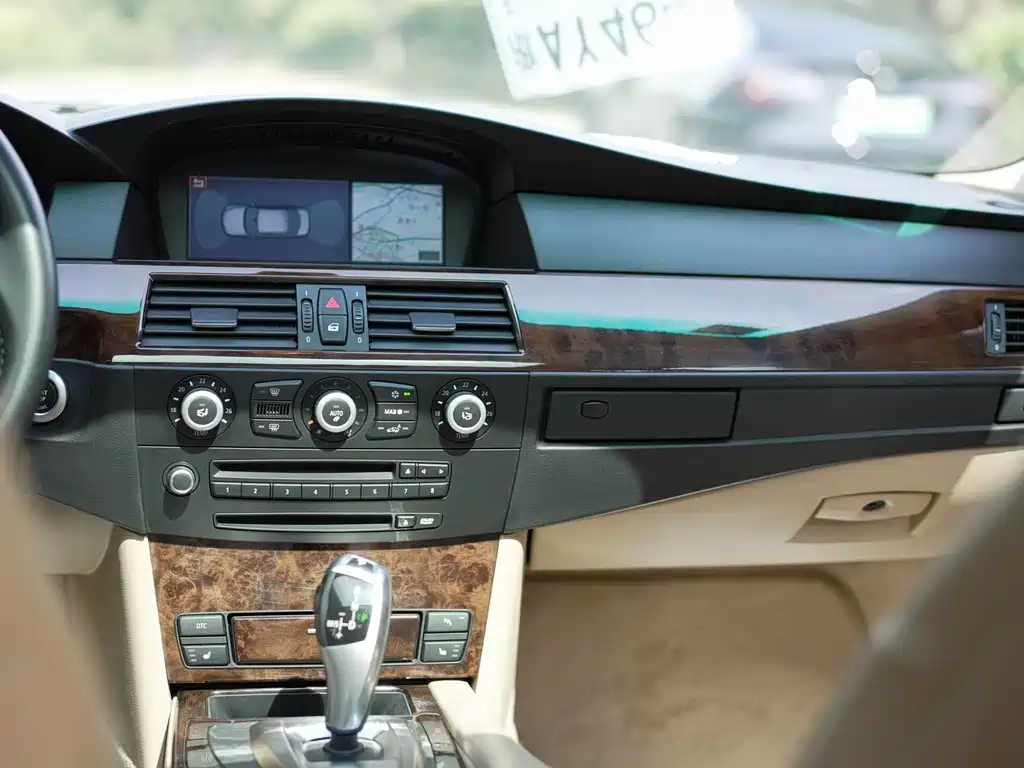 BMW 5 Series — миниатюра 50