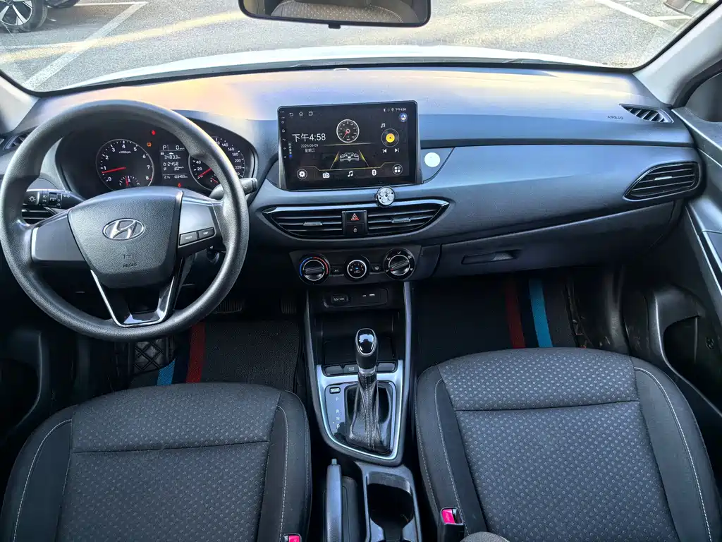Hyundai Elantra — миниатюра 10