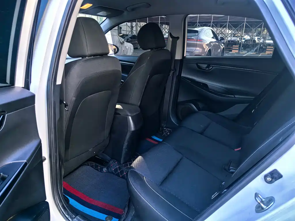 Hyundai Elantra — миниатюра 17