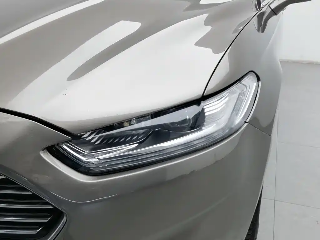 Ford Mondeo — миниатюра 7