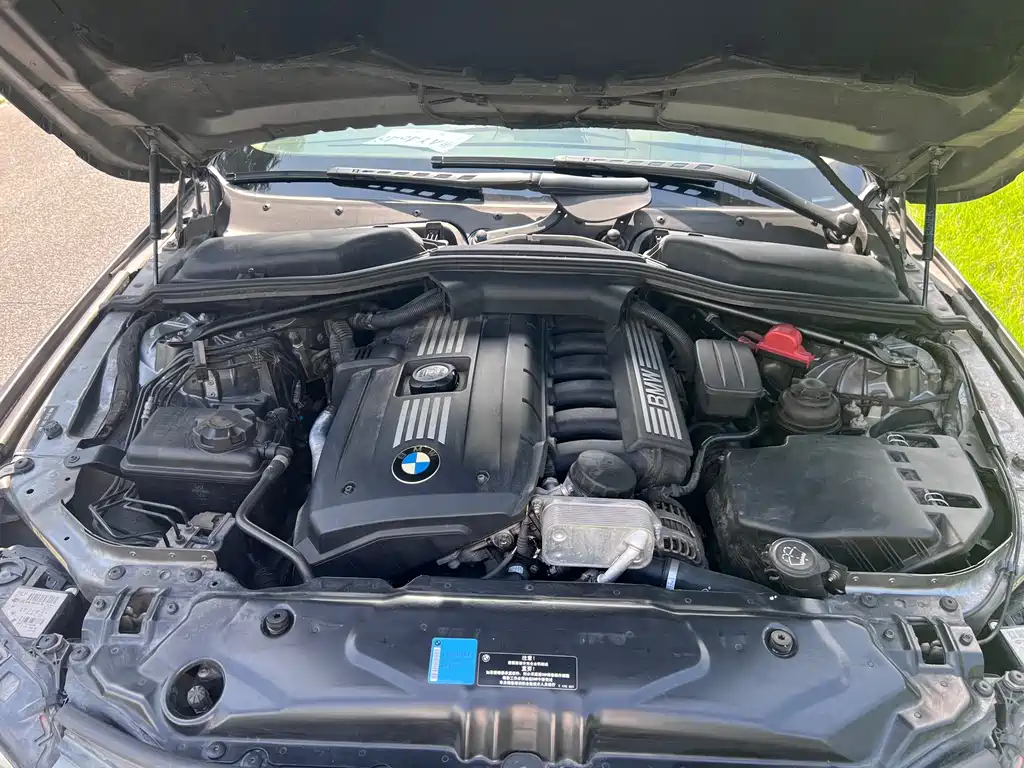 BMW 5 Series — миниатюра 13