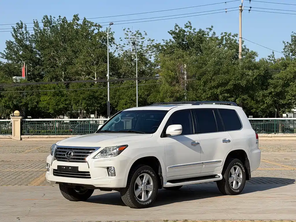Купить Lexus LX