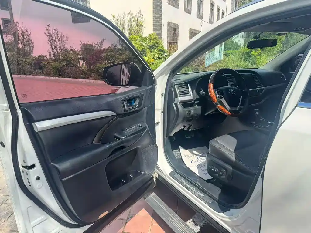 Toyota Highlander — миниатюра 6