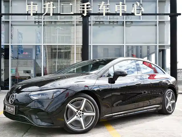 MERCEDES-BENZ EQE 2025