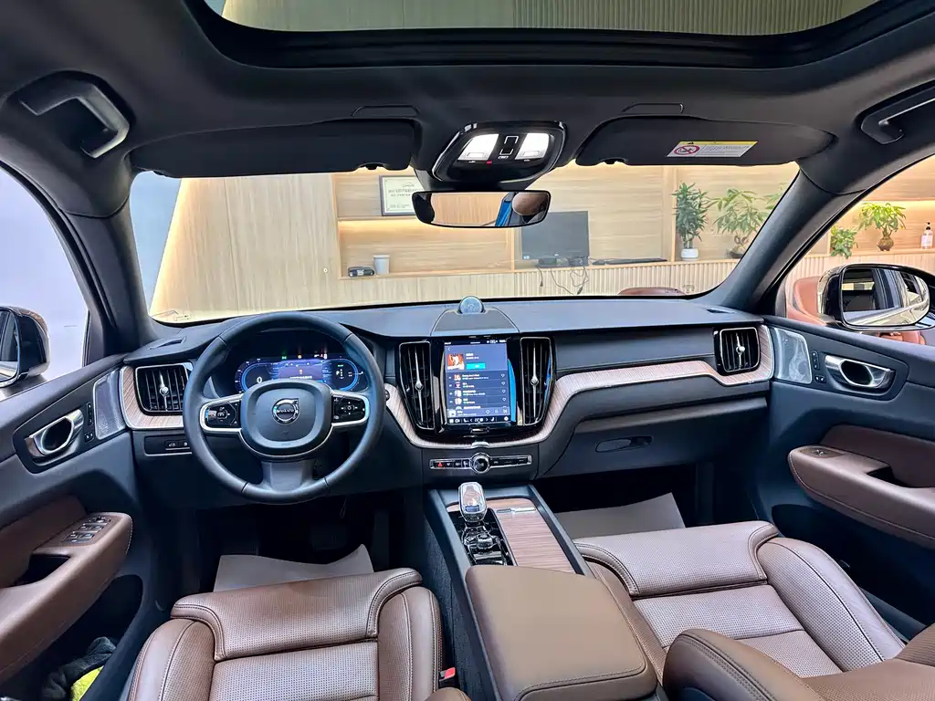 Volvo XC60 2025 Luxury