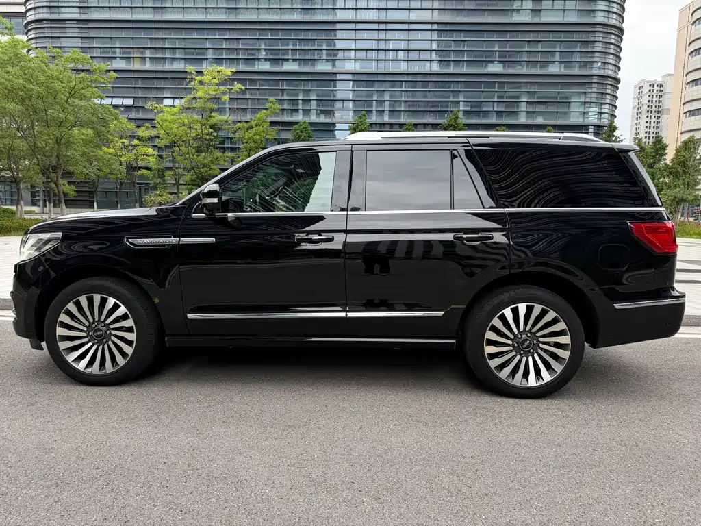 Lincoln Navigator — миниатюра 3