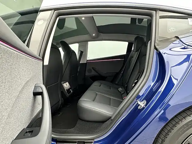Tesla Model 3 — миниатюра 13