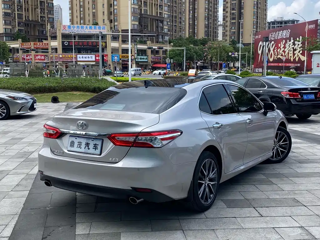 Toyota Camry — миниатюра 7