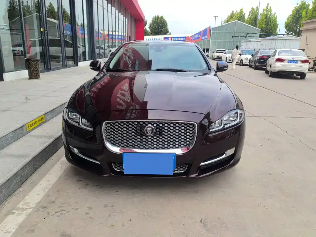 Jaguar XJ — миниатюра 2