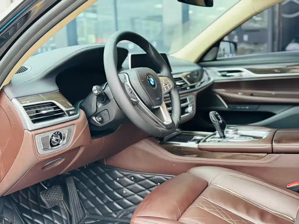 BMW 7 SERIES